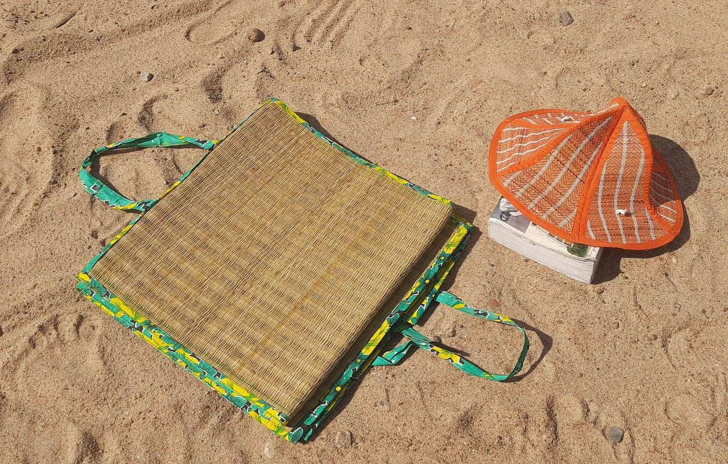 Hastasilpa Beach Mat made of sustainable grass, Folding Yoga Mat - Handmade and Non- Toxic 36 x 70 inches