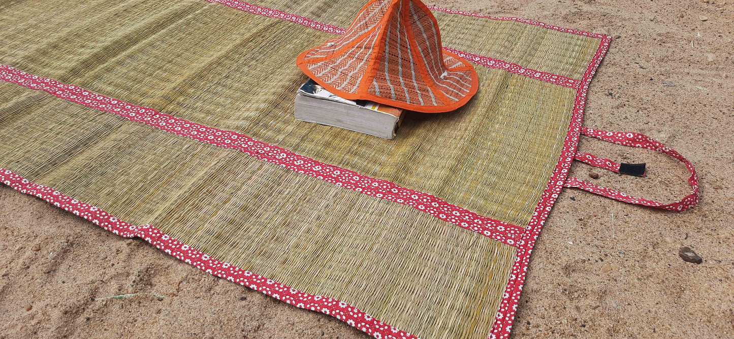 Hastasilpa Beach Mat made of sustainable grass, Folding Yoga Mat - Handmade and Non- Toxic 36 x 70 inches