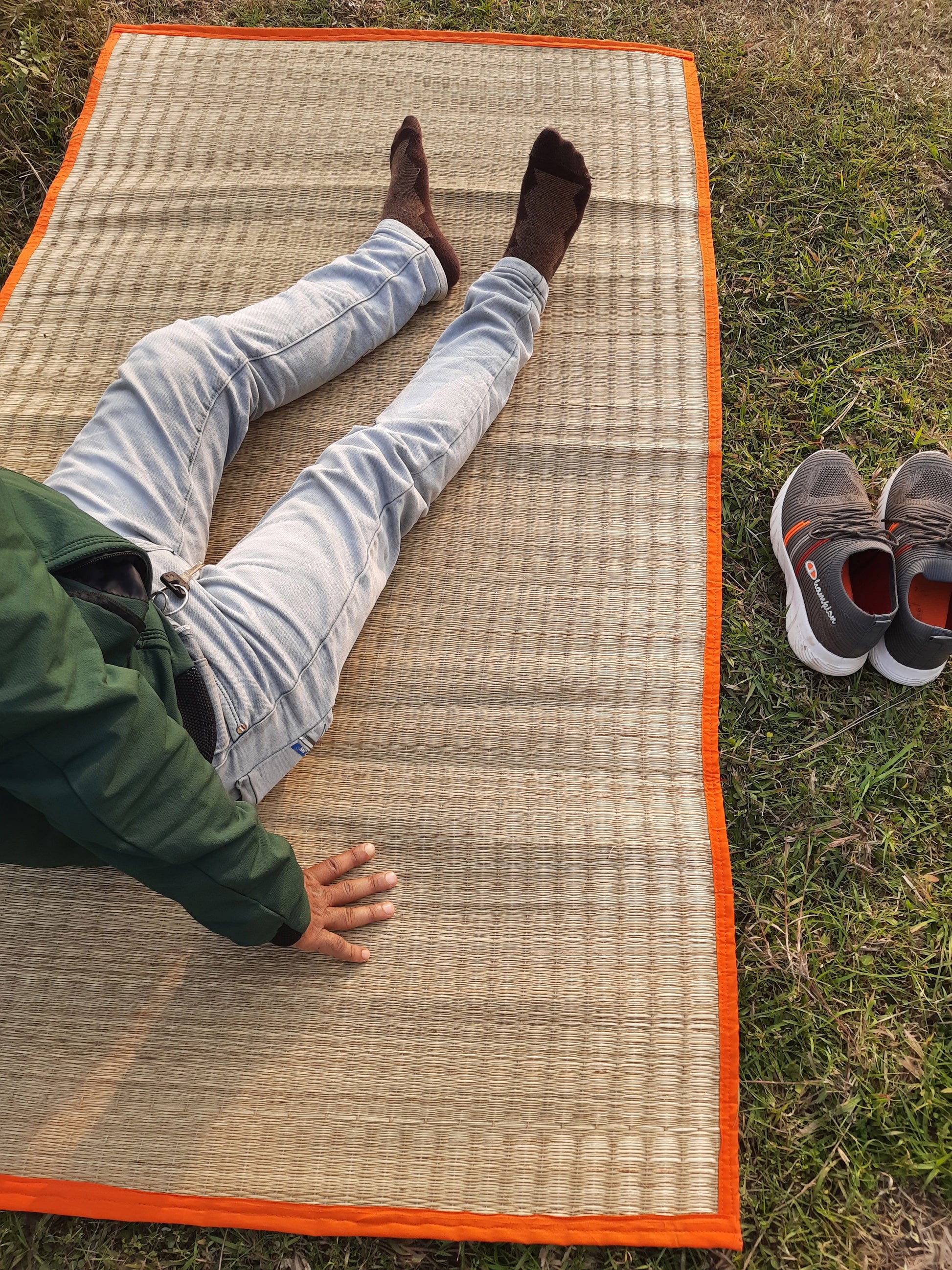 Artisan-made Madurkathi mat with cotton border design